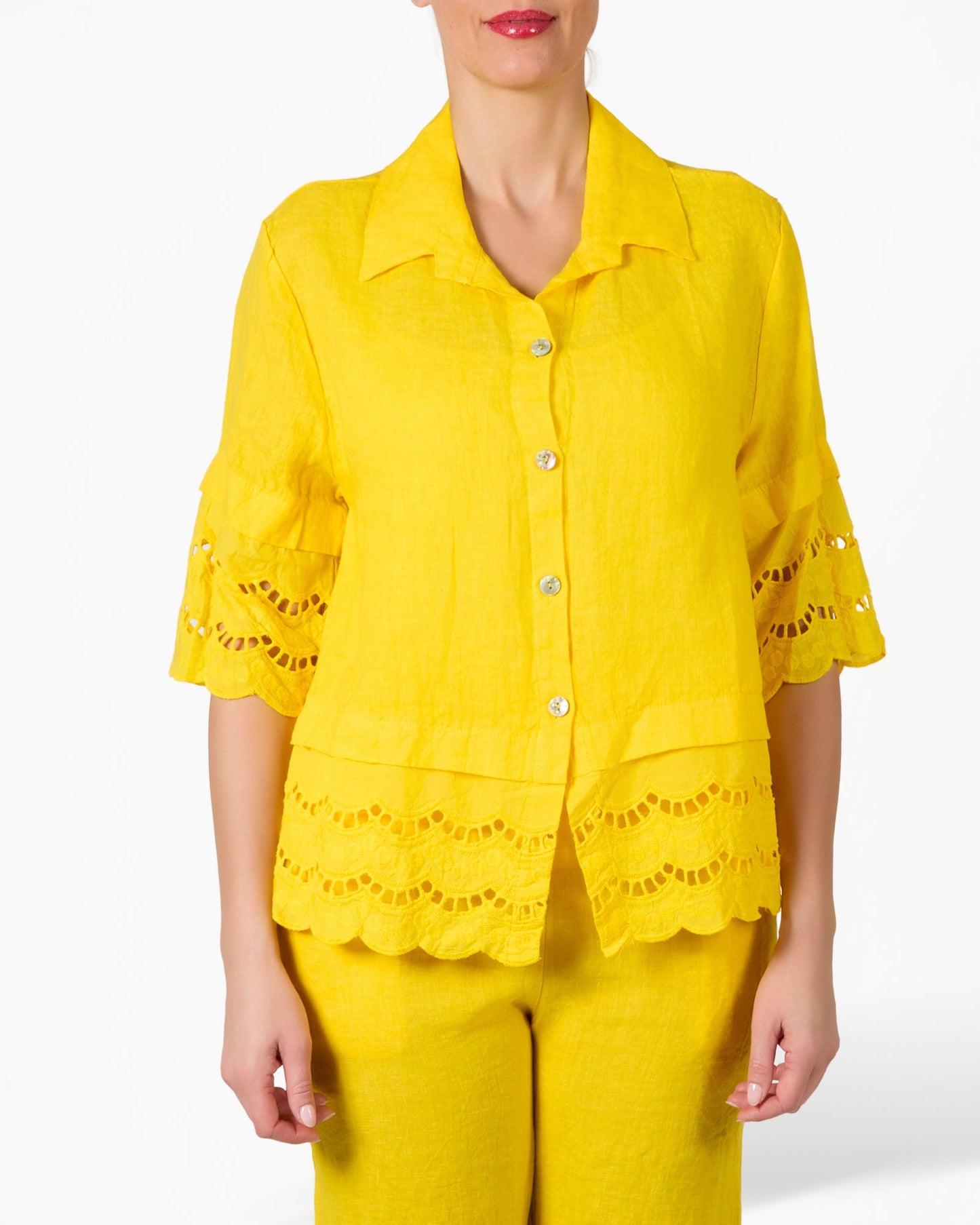 Blouse jaune en lin et dentelle boutonnée