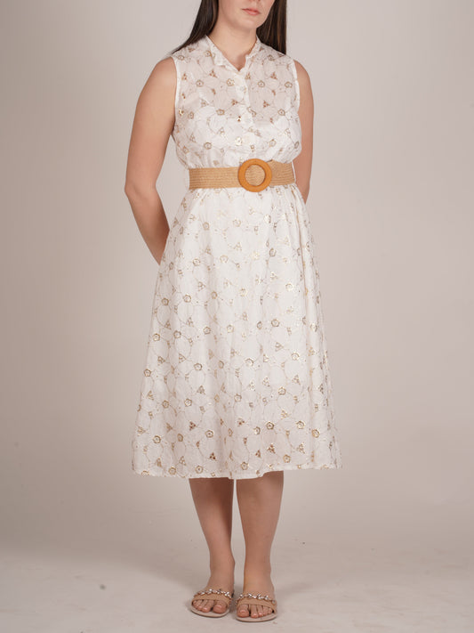 Robe blanche avec broderie dorée intégrale